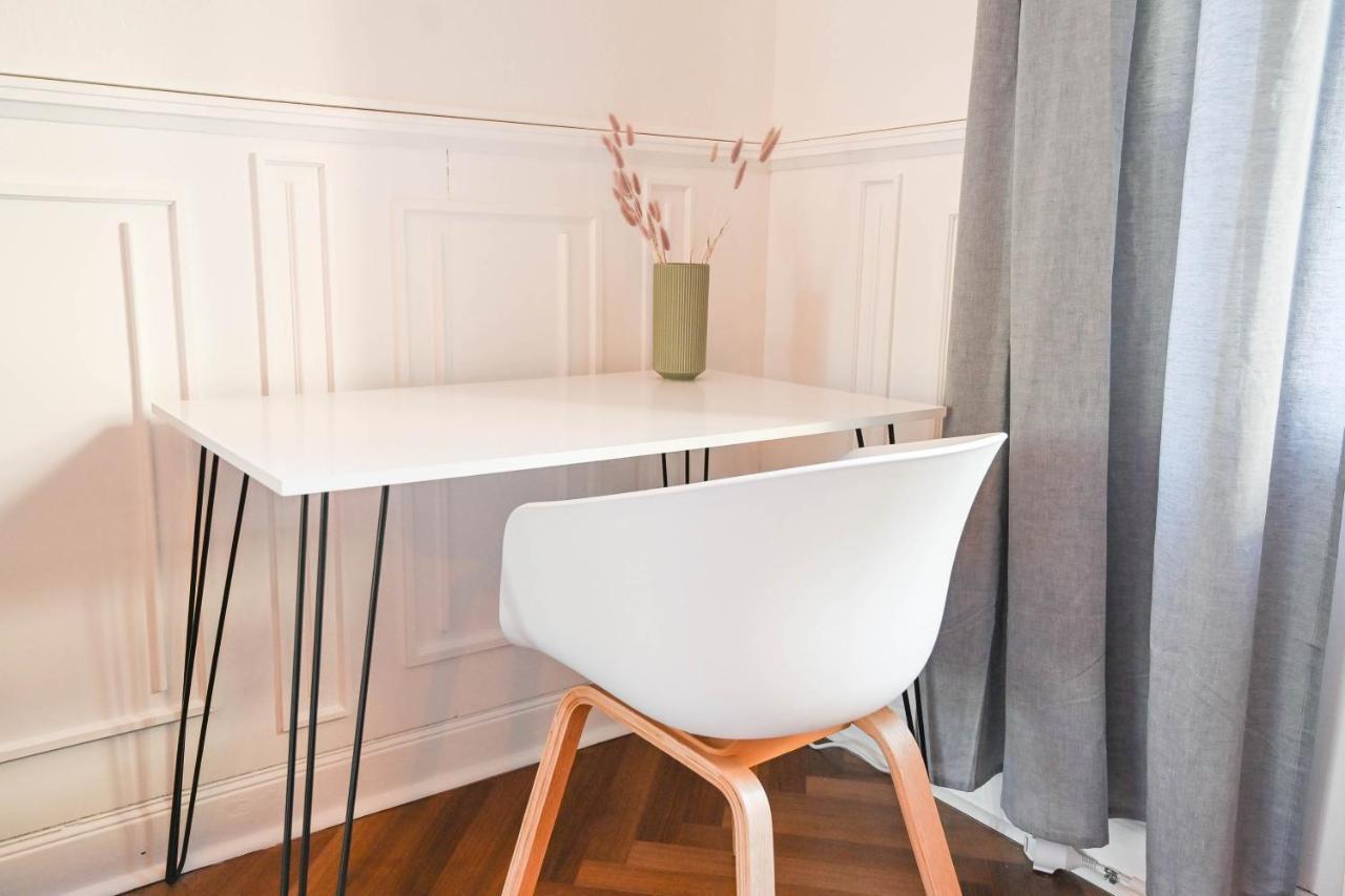 Apartment 120qm Denkmal In Mit Stuck Und Garten - Beuys -